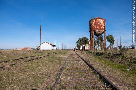 Tanque de agua de hierro de la estación de trenes - Departamento de Treinta y Tres - URUGUAY. Foto No. 74732