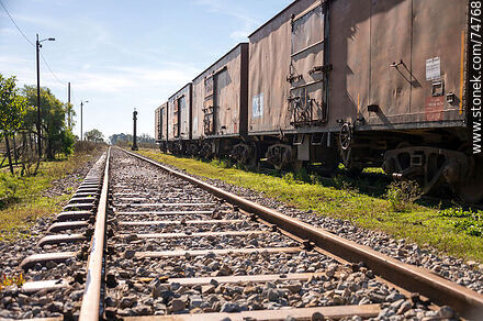 Vergara Railway Station. Tracks and freight cars - Department of Treinta y Tres - URUGUAY. Photo #74768