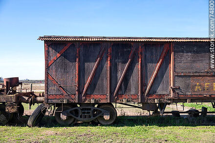 Estación de ferrocarril de Vergara. Antiguo vagón de carga - Departamento de Treinta y Tres - URUGUAY. Foto No. 74800