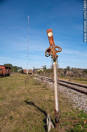 Estación de ferrocarril de Vergara. Antigua señal ferroviaria - Departamento de Treinta y Tres - URUGUAY. Foto No. 74805