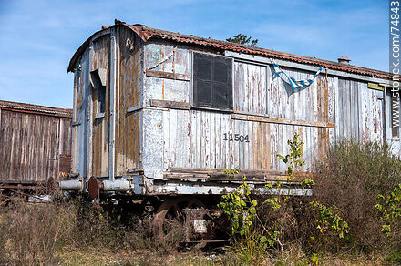 Estación de trenes de José Pedro Varela. Antiguos vagones de madera - Departamento de Lavalleja - URUGUAY. Foto No. 74843