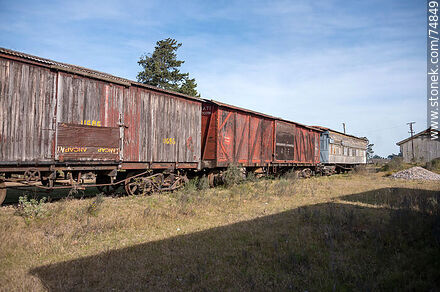 Estación de trenes de José Pedro Varela. Antiguos vagones de madera - Departamento de Lavalleja - URUGUAY. Foto No. 74849