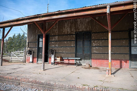 Estación de trenes de José Pedro Varela. Andén - Departamento de Lavalleja - URUGUAY. Foto No. 74881