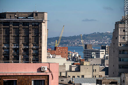 Parte del edificio de ANEP, Min. Industria en Colonia y Av. Libertador, Banco Central y la fortaleza del Cerro - Departamento de Montevideo - URUGUAY. Foto No. 75022