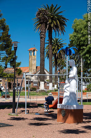 Santa Rosa Square. Mother's Monument - Department of Canelones - URUGUAY. Photo #75108