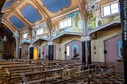 Interior de la parroquia Santa Rosa de Lima - Departamento de Canelones - URUGUAY. Foto No. 75101