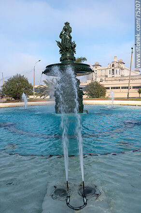 Fountain Le Source in the morning - Department of Montevideo - URUGUAY. Photo #75207
