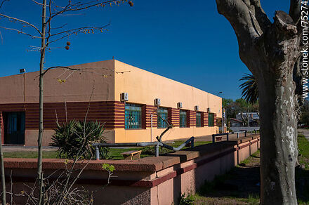 Escuela - Departamento de Canelones - URUGUAY. Foto No. 75274