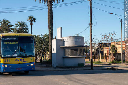 Interdepartmental bus of UCOT 11A. Police checkpoint - Department of Canelones - URUGUAY. Photo #75262