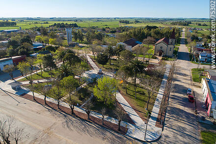 Foto aérea de la plaza de Chamizo - Departamento de Florida - URUGUAY. Foto No. 75302