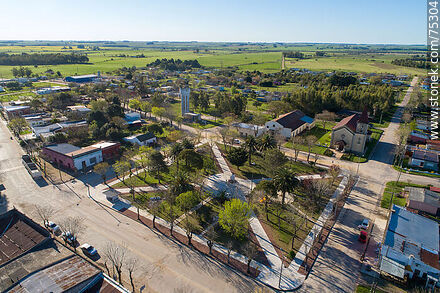 Foto aérea de la plaza de Chamizo - Departamento de Florida - URUGUAY. Foto No. 75304