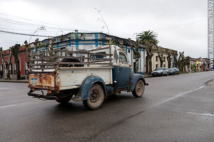 Old truck - Durazno - URUGUAY. Photo #75392