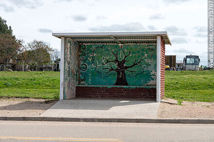 Bus stop with a mural - Department of Florida - URUGUAY. Photo #75707