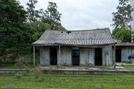 Antigua estación de trenes Tabaré - Departamento de Florida - URUGUAY. Foto No. 75782