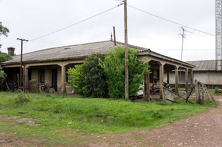 Antigua estación de trenes Puntas de Herrera - Departamento de Durazno - URUGUAY. Foto No. 75823