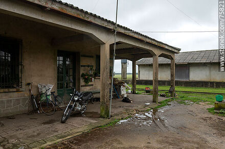 Antigua estación de trenes Puntas de Herrera - Departamento de Durazno - URUGUAY. Foto No. 75821