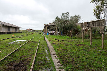 Antigua estación de trenes Puntas de Herrera - Departamento de Durazno - URUGUAY. Foto No. 75812