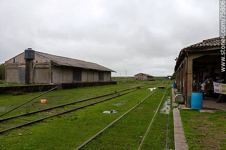Antigua estación de trenes Puntas de Herrera - Departamento de Durazno - URUGUAY. Foto No. 75806