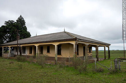 Estación Chileno que funciona como policlínica - Departamento de Durazno - URUGUAY. Foto No. 75852