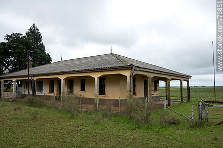 Estación Chileno que funciona como policlínica - Departamento de Durazno - URUGUAY. Foto No. 75851