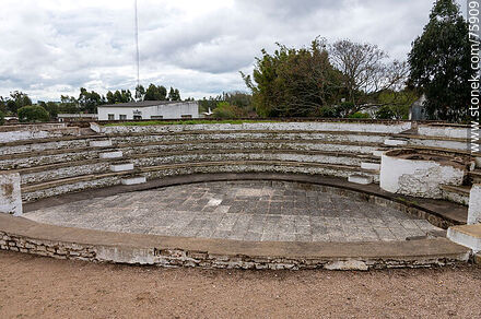 Anfiteatro detrás del tanque de OSE - Departamento de Florida - URUGUAY. Foto No. 75909