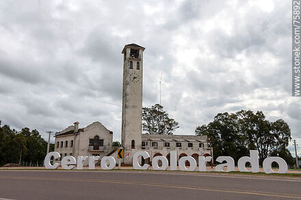 Junta Local, su torre y el letrero del pueblo - Departamento de Florida - URUGUAY. Foto No. 75892
