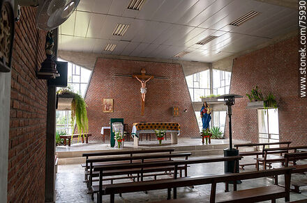 Interior de la iglesia María Auxiliadora - Departamento de Florida - URUGUAY. Foto No. 75930