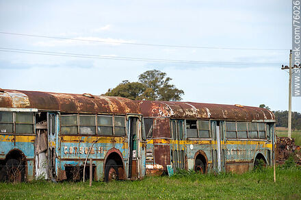 COTSUR buses turned into scrap metal - Department of Florida - URUGUAY. Photo #76026