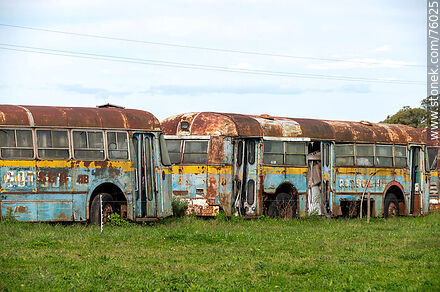 COTSUR buses turned into scrap metal - Department of Florida - URUGUAY. Photo #76025