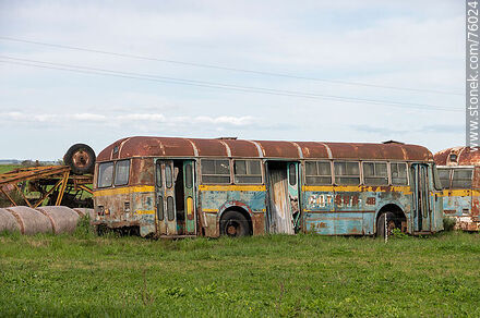 COTSUR buses turned into scrap metal - Department of Florida - URUGUAY. Photo #76024
