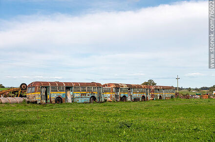 COTSUR buses turned into scrap metal - Department of Florida - URUGUAY. Photo #76022