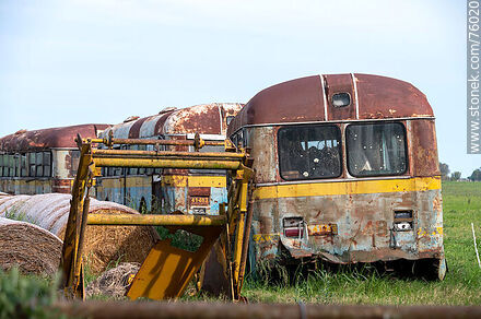 COTSUR buses turned into scrap metal - Department of Florida - URUGUAY. Photo #76020