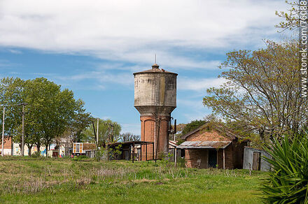 Water tank with brick base at the Sarandí Grande railroad station. - Department of Florida - URUGUAY. Photo #76088