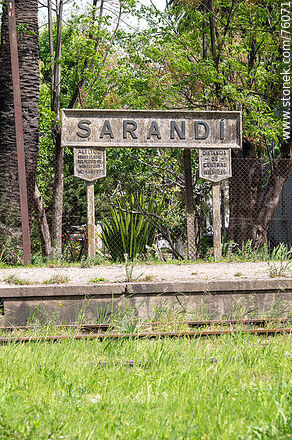 Estación de ferrocarril de Sarandí Grande. Cartel de la estación - Departamento de Florida - URUGUAY. Foto No. 76071