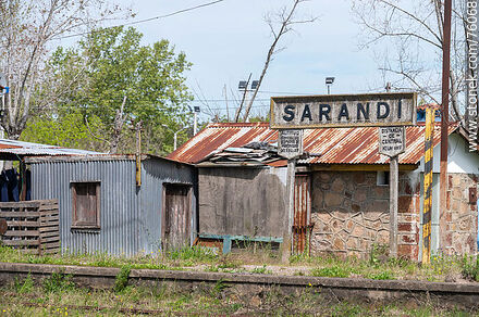 Estación de ferrocarril de Sarandí Grande. Cartel de la estación - Departamento de Florida - URUGUAY. Foto No. 76068