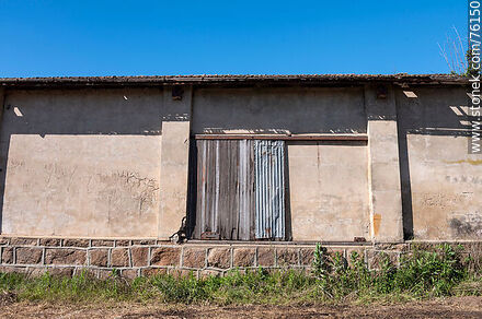 Yí Railway Station. Warehouse for freight cars - Durazno - URUGUAY. Photo #76150