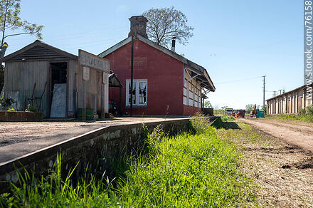 Estación Yí de ferrocarriles. Andén de la estación - Departamento de Durazno - URUGUAY. Foto No. 76158