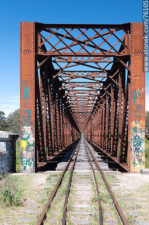 Puente ferroviario de hierro reticulado sobre el río Yí (2021) - Departamento de Durazno - URUGUAY. Foto No. 76105