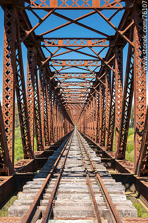 Puente ferroviario de hierro reticulado sobre el río Yí (2021) - Departamento de Durazno - URUGUAY. Foto No. 76107