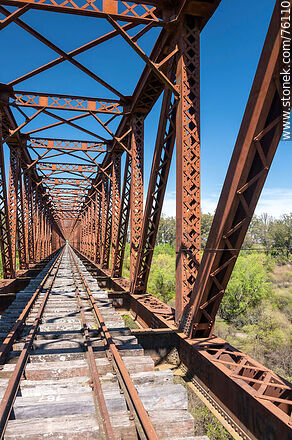 Puente ferroviario de hierro reticulado sobre el río Yí (2021) - Departamento de Durazno - URUGUAY. Foto No. 76110