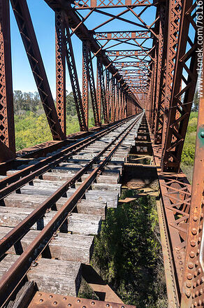 Puente ferroviario de hierro reticulado sobre el río Yí (2021) - Departamento de Durazno - URUGUAY. Foto No. 76116