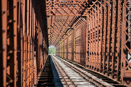 Puente ferroviario de hierro reticulado sobre el río Yí (2021) - Departamento de Durazno - URUGUAY. Foto No. 76118