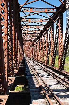 Puente ferroviario de hierro reticulado sobre el río Yí (2021) - Departamento de Durazno - URUGUAY. Foto No. 76120