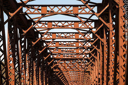 Puente ferroviario de hierro reticulado sobre el río Yí (2021) - Departamento de Durazno - URUGUAY. Foto No. 76122
