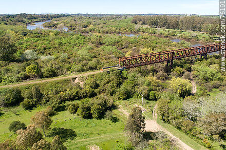 Aerial view of the railway bridge that crosses the Yí river from Santa Bernardina to Durazno, capital city of the country - Durazno - URUGUAY. Photo #76191