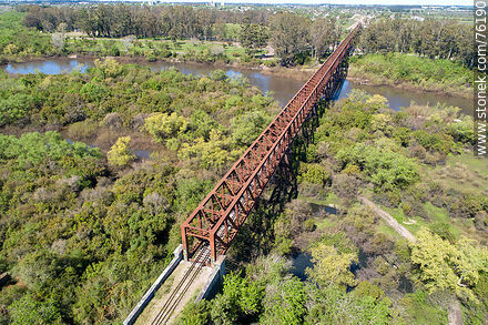 Aerial view of the railway bridge that crosses the Yí river from Santa Bernardina to Durazno, capital city of the country - Durazno - URUGUAY. Photo #76190
