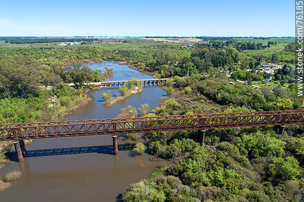 Aerial view of the railroad bridge and the Puente Viejo over the Yí River - Durazno - URUGUAY. Photo #76185
