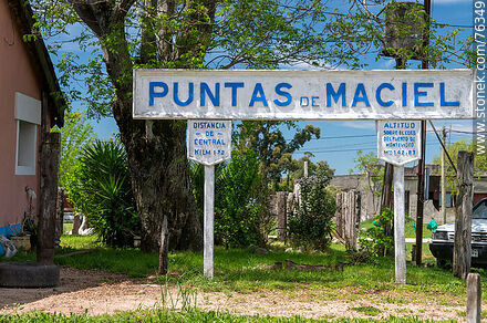 Estación de trenes Puntas de Maciel. Cartel de la estación - Departamento de Florida - URUGUAY. Foto No. 76349