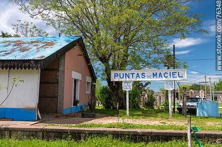Estación de trenes Puntas de Maciel. Cartel de la estación - Departamento de Florida - URUGUAY. Foto No. 76348