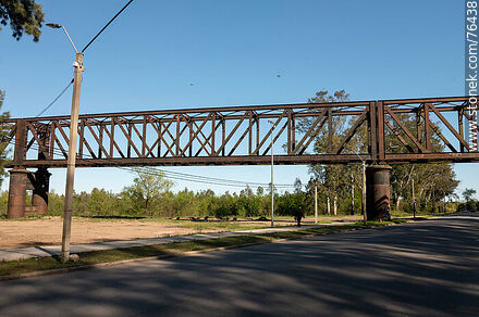 Railroad bridge over Churchill Avenue and across the Yí River (2021) - Durazno - URUGUAY. Photo #76438